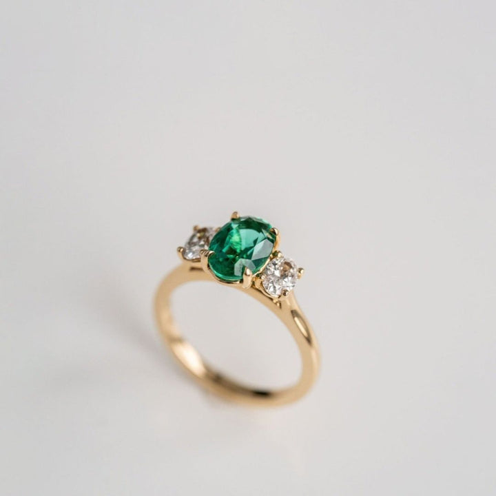 Oval Emerald With Oval Diamond Accents