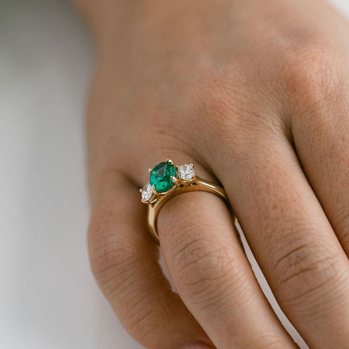 Oval Emerald With Oval Diamond Accents