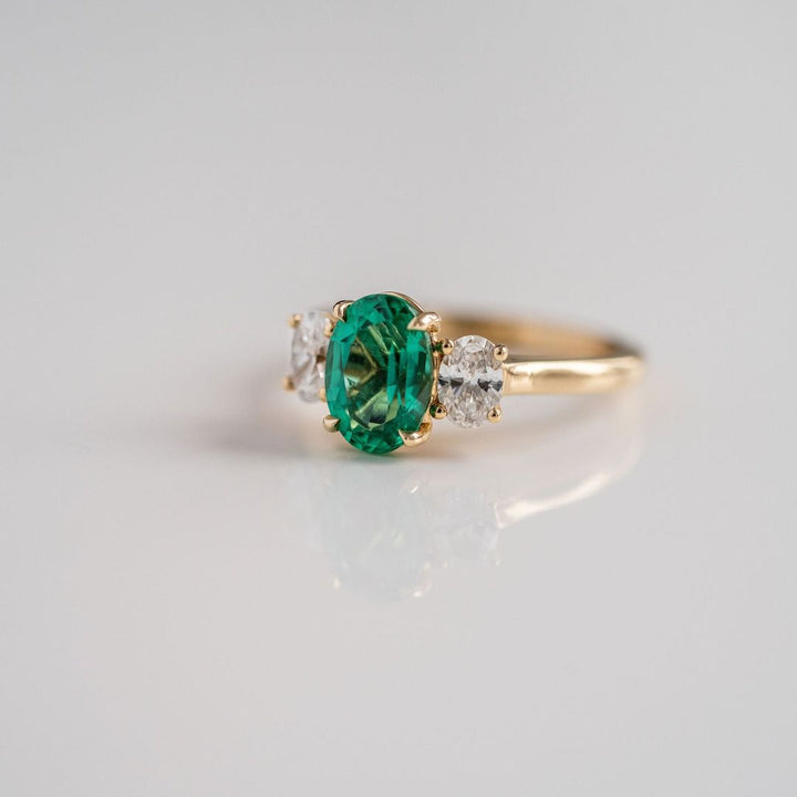 Oval Emerald With Oval Diamond Accents