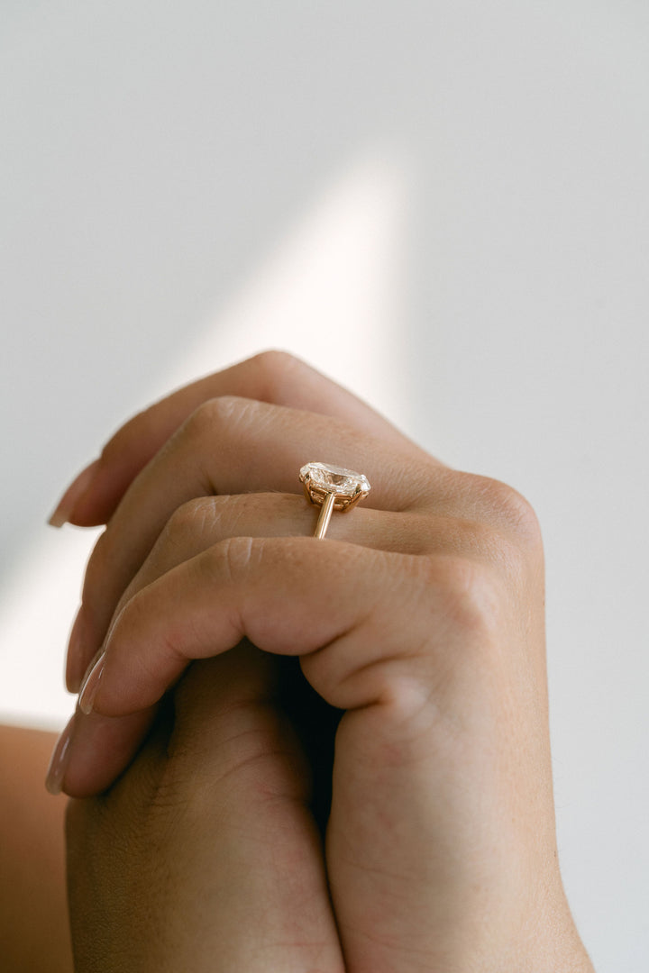 Oval Diamond Low-Set Dominion