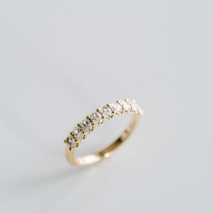 Oval Diamond Scallop Band
