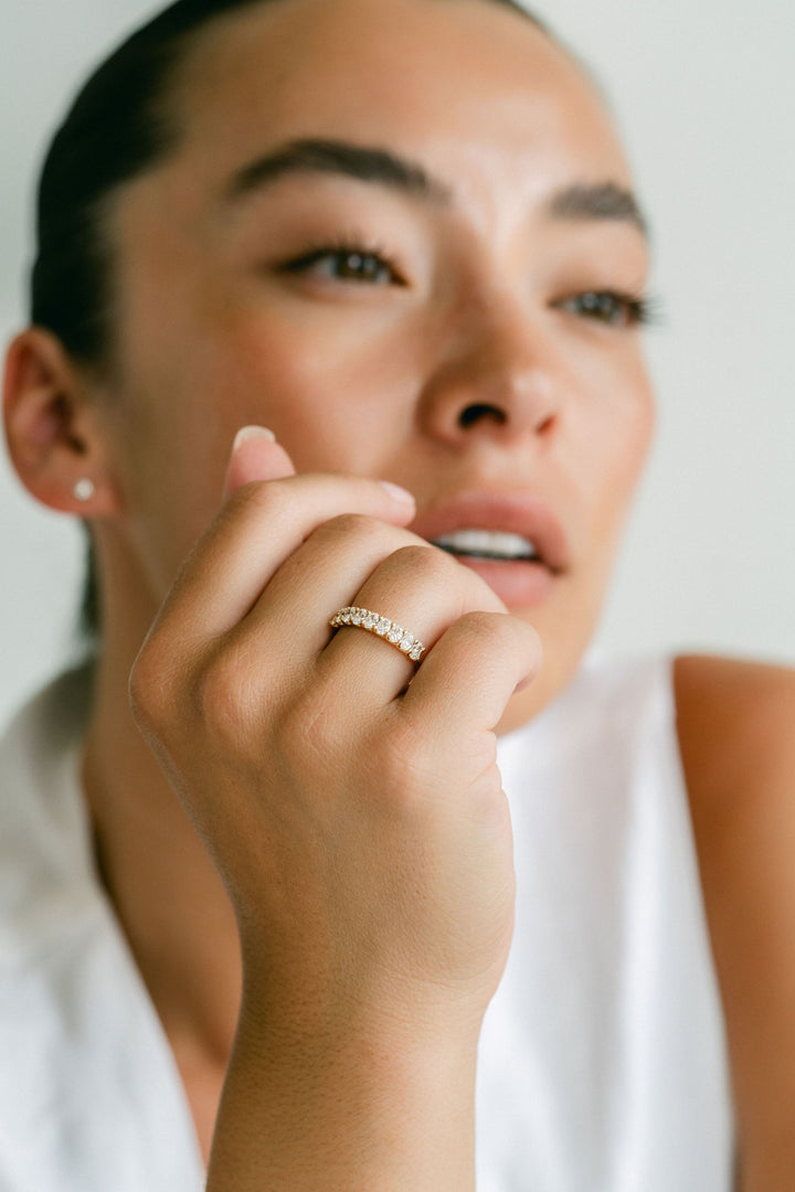 Oval Diamond Scallop Band