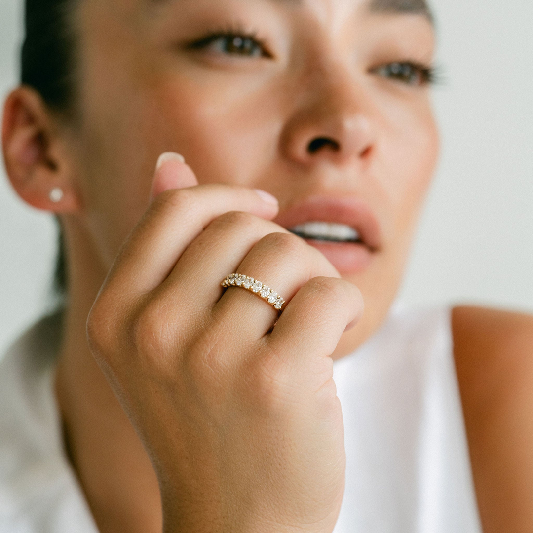 Oval Diamond Scallop Band