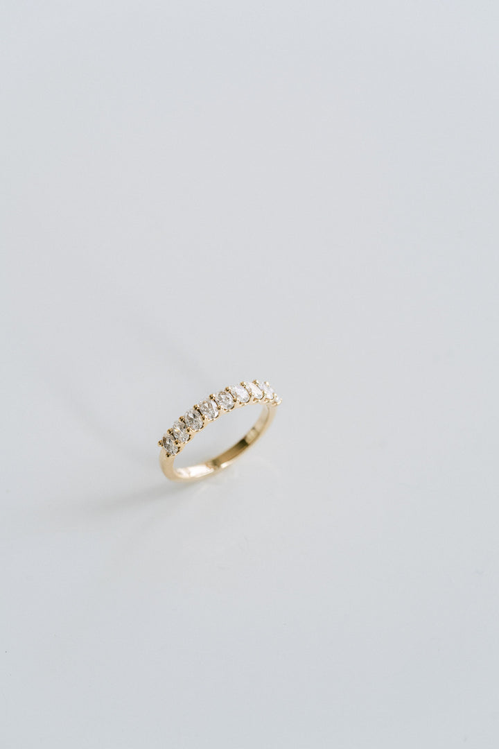 Oval Diamond Scallop Band