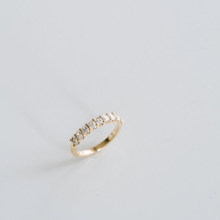Oval Diamond Scallop Band