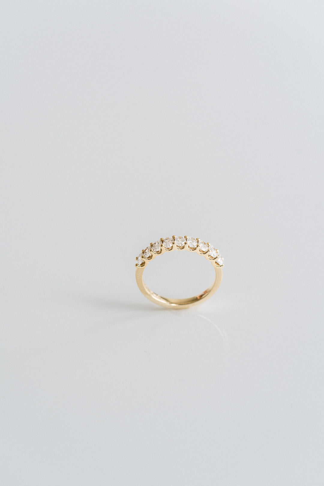 Oval Diamond Scallop Band