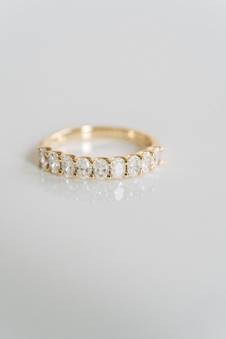 Oval Diamond Scallop Band