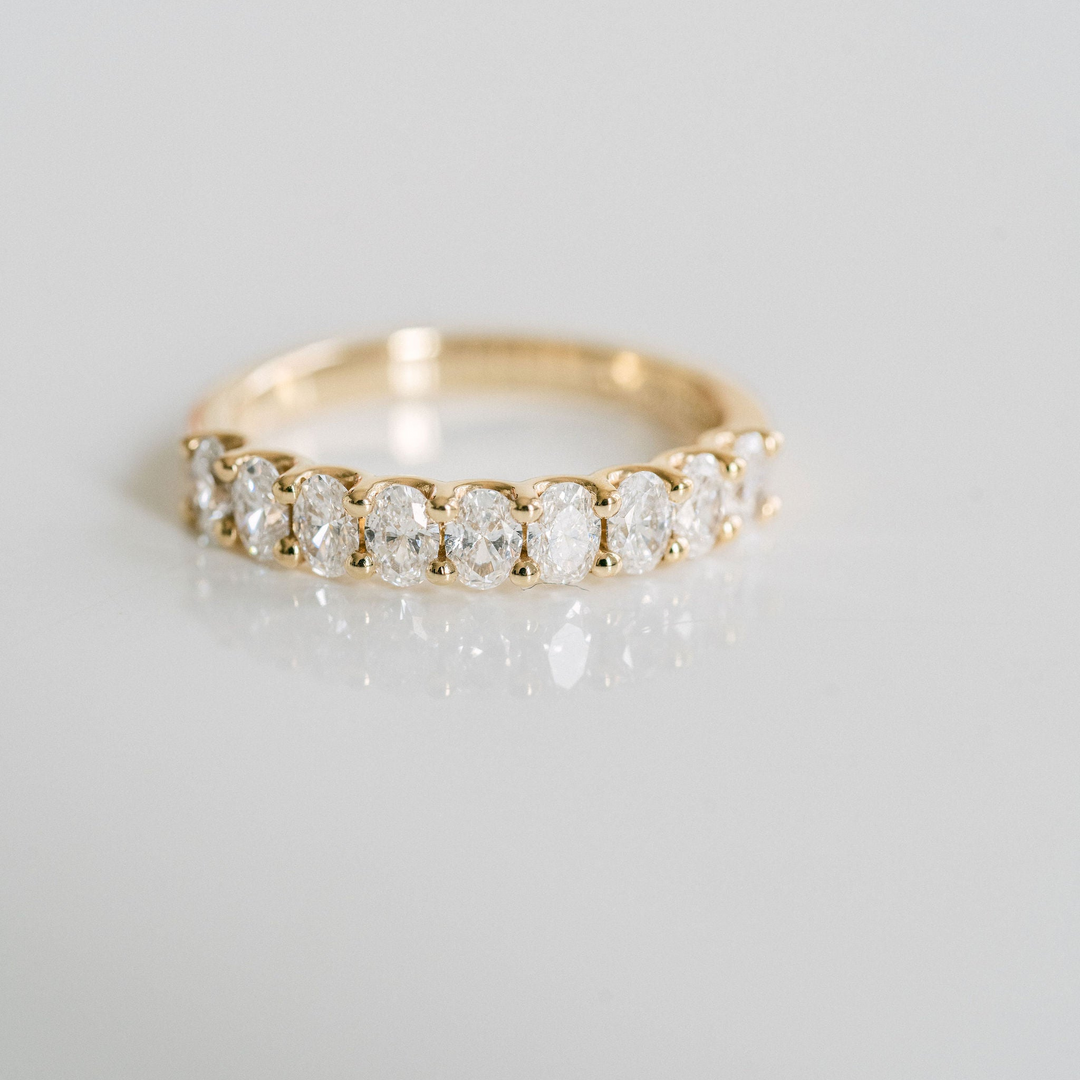 Oval Diamond Scallop Band