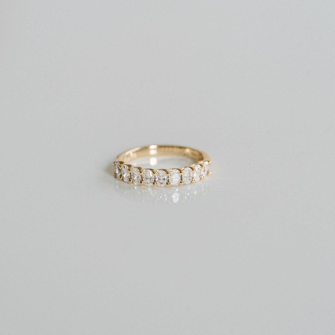 Oval Diamond Scallop Band