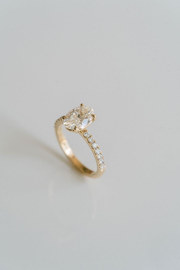Oval Diamond With Diamond Pavè Band