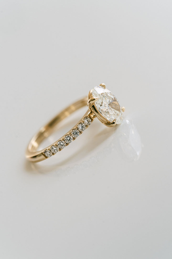 Oval Diamond With Diamond Pavè Band
