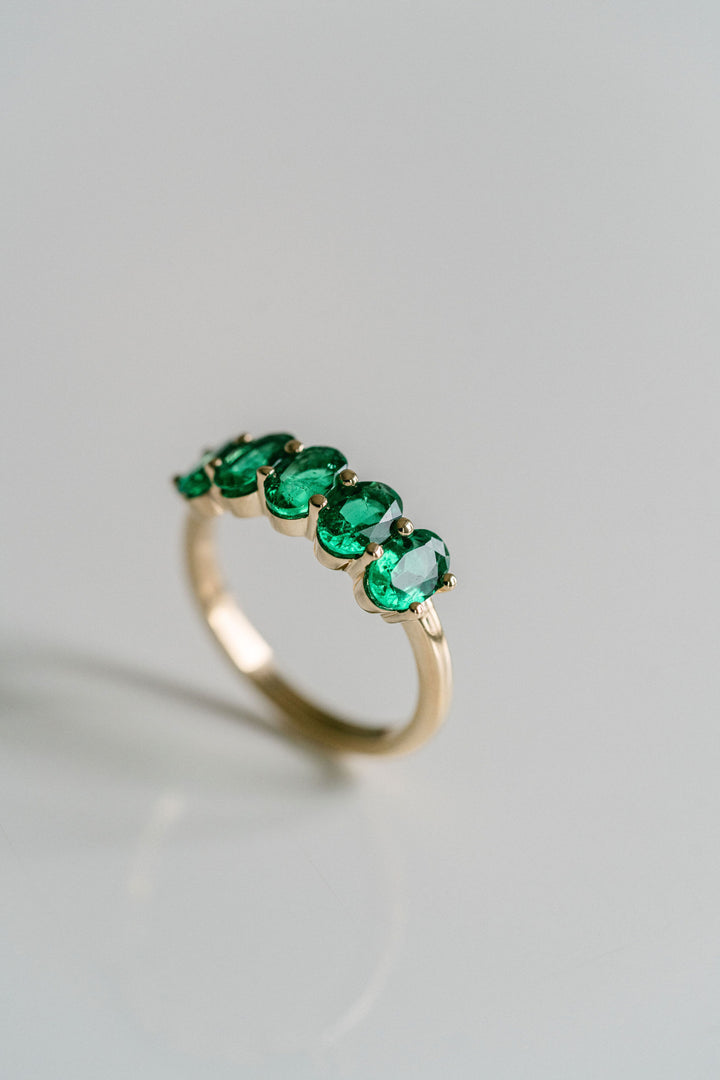 Oval Emerald Band
