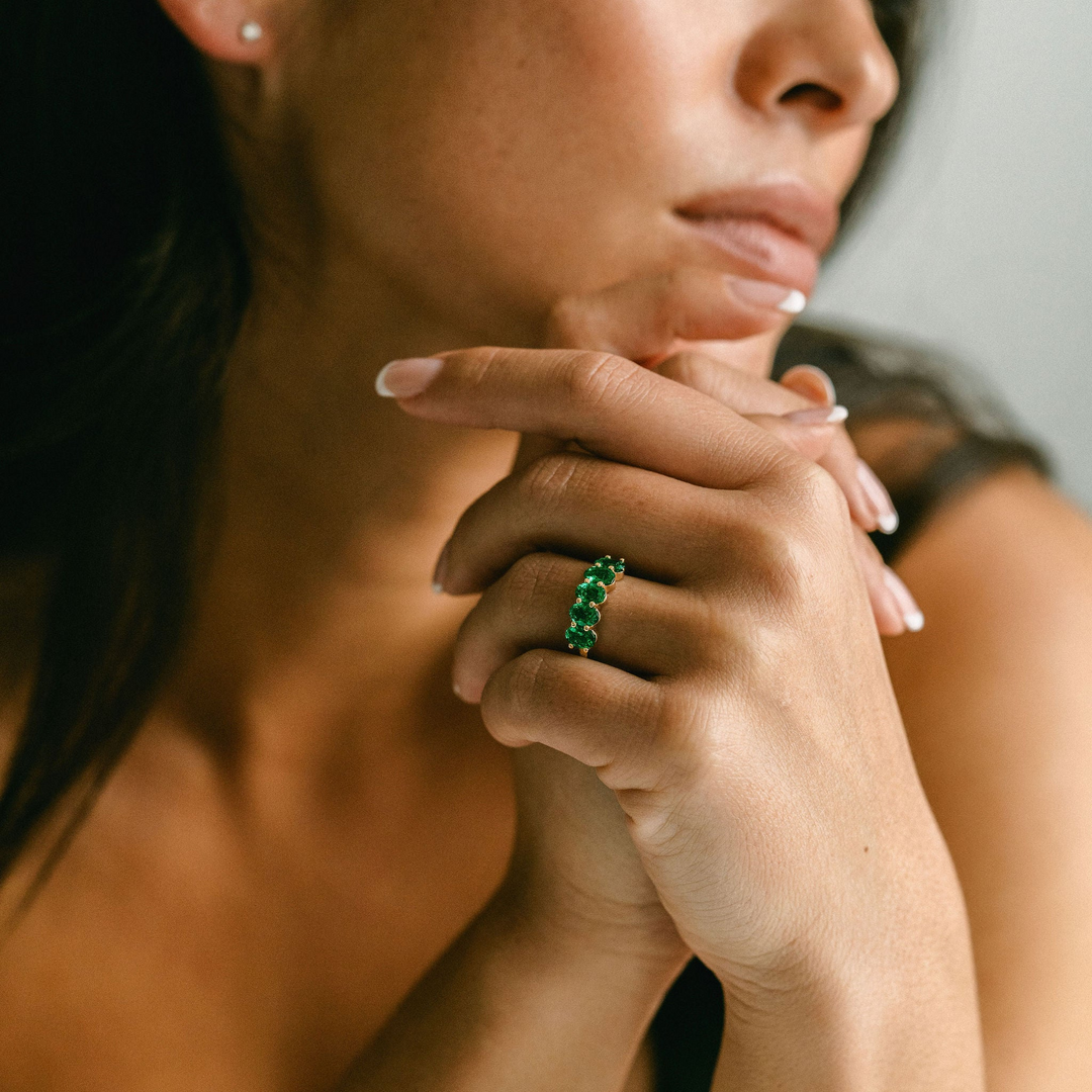 Oval Emerald Band
