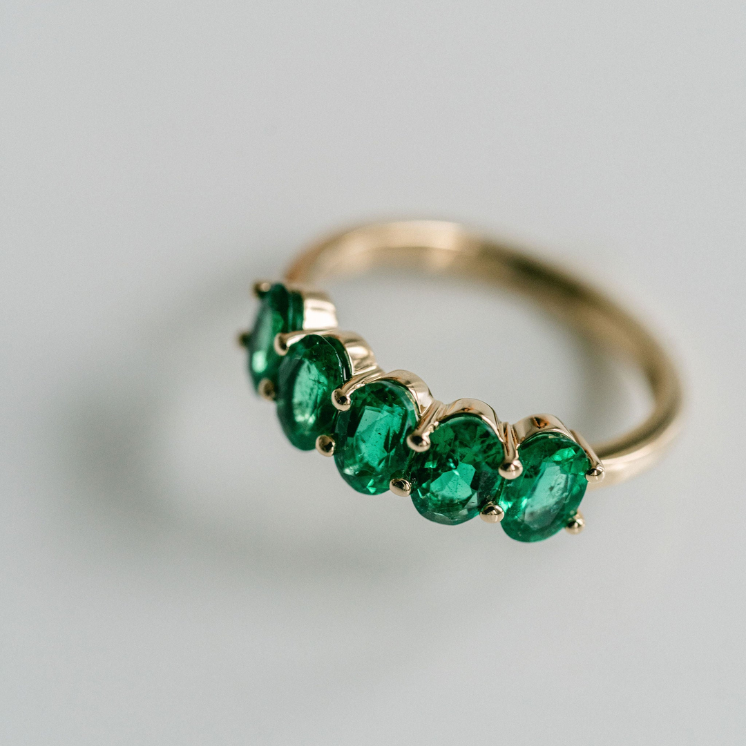 Oval Emerald Band