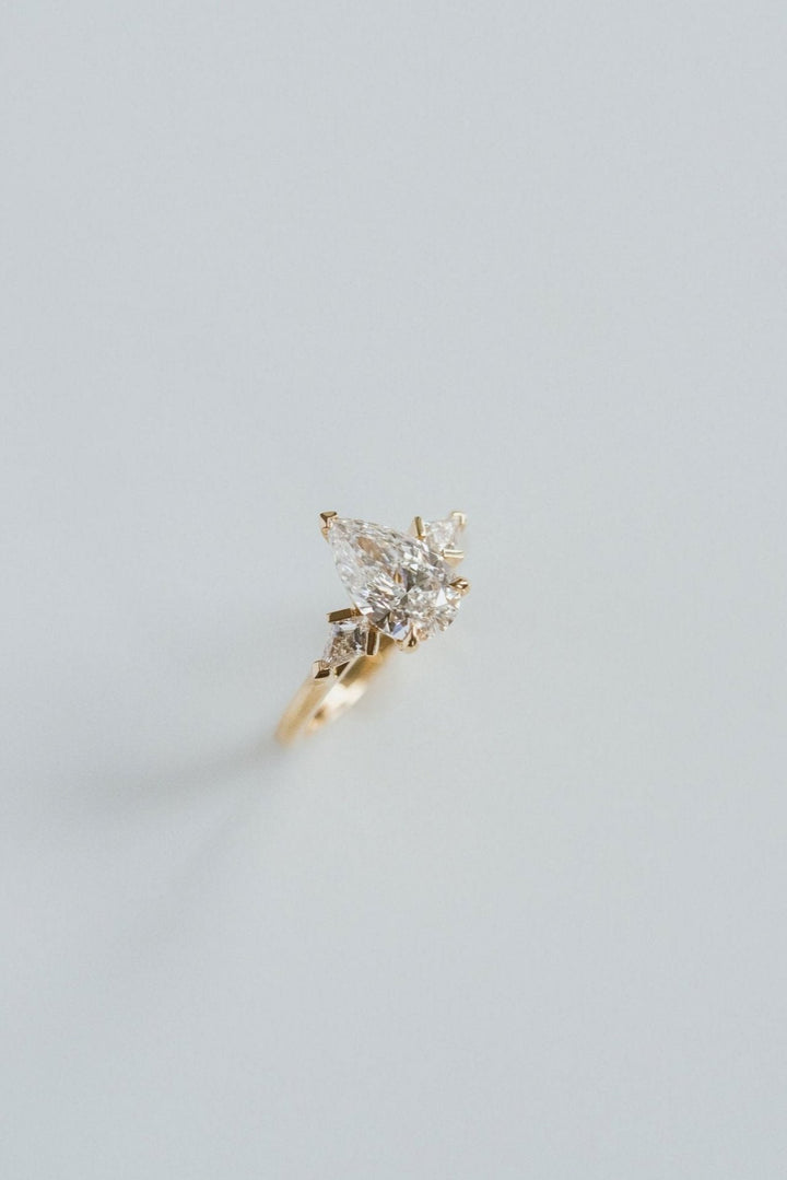 Pear Shape Diamond With Kite Accents