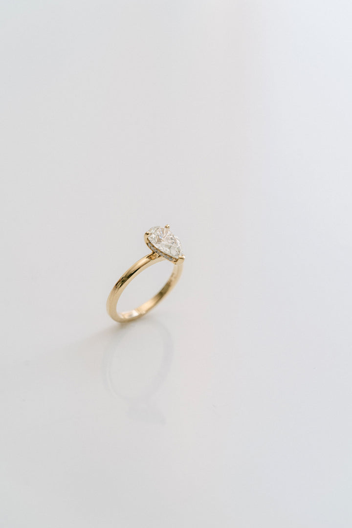 Pear Shape Diamond Solitaire With Collar