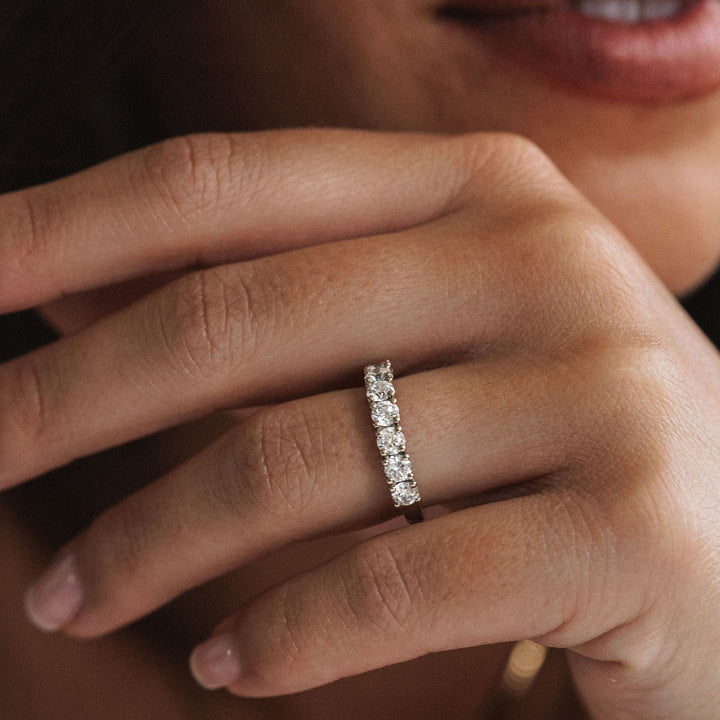 Round Brilliant Diamond Dahlia Band