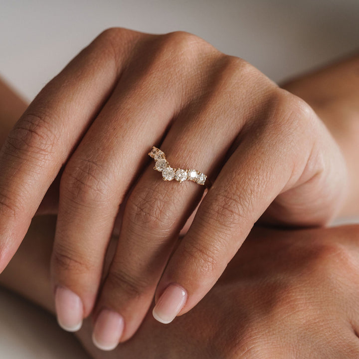 Round Brilliant Diamond Dahlia Crown Band