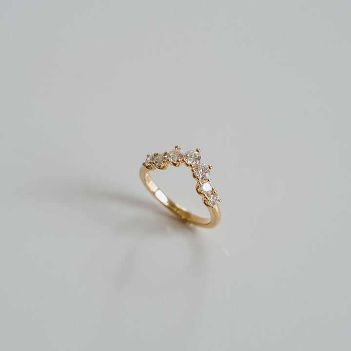 Round Brilliant Diamond Dahlia Crown Band