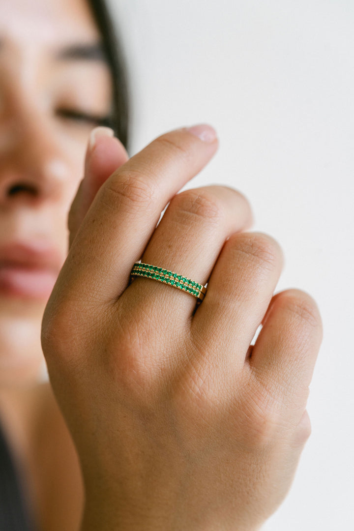 Round Emerald Double Row Band
