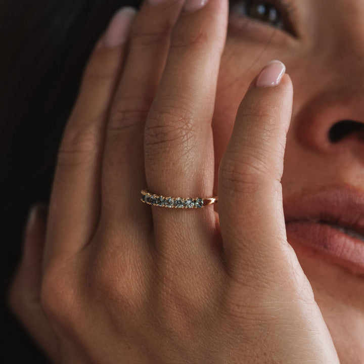 Round Light Green Sapphire Dahlia Band - 2.5mm