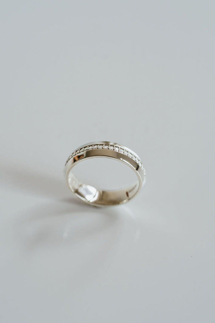 Round Polished Grooved Diamond Pavè Band