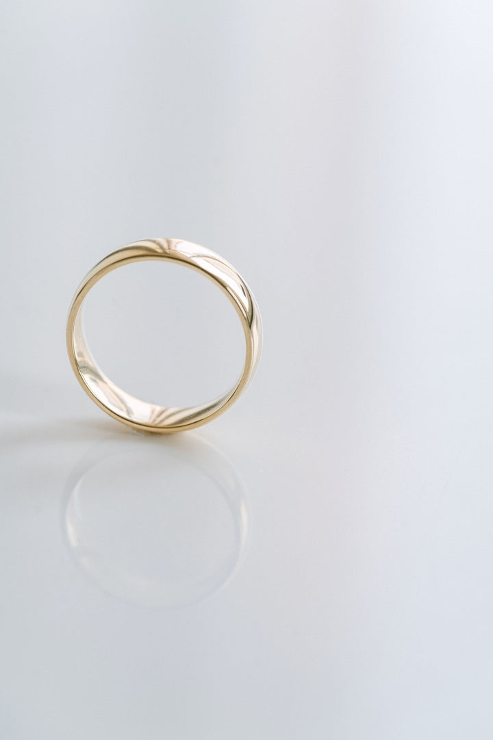 Round Polished Mens Band