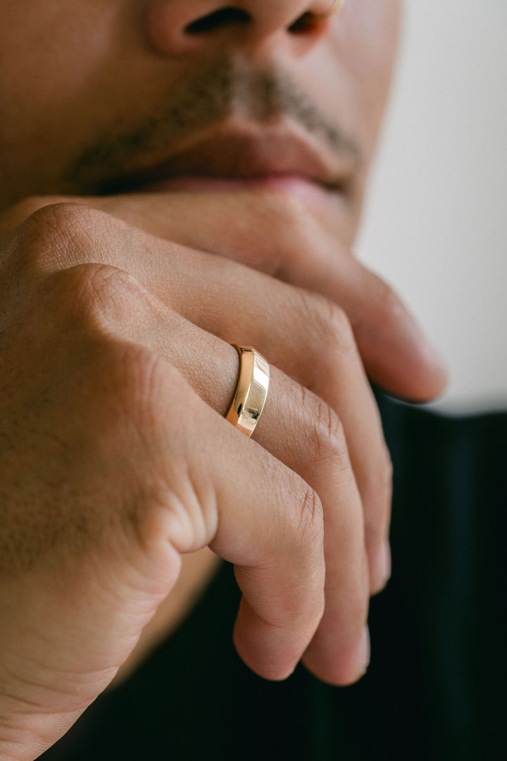 Round Polished Wave Mens Band