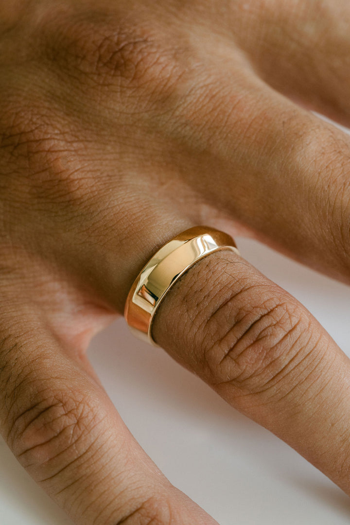 Round Polished Wave Mens Band