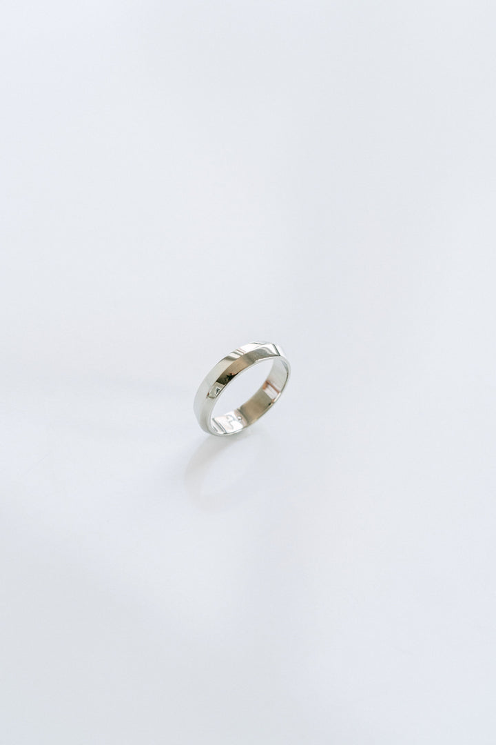 Round Polished Wave Mens Band