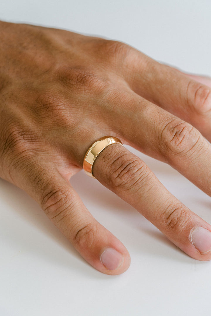 Round Polished Wave Mens Band