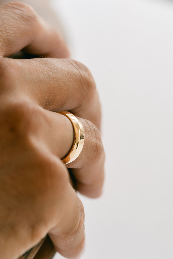 Round Polished Wave Mens Band