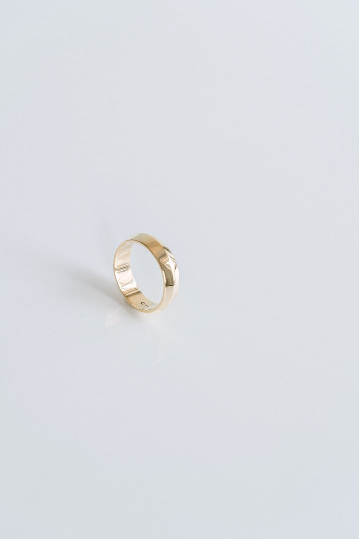 Round Polished Wave Mens Band