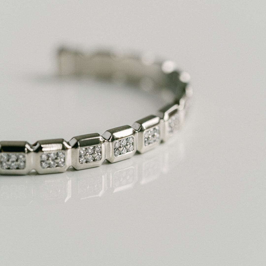Faceted Geometric Diamond Pavè Cuff