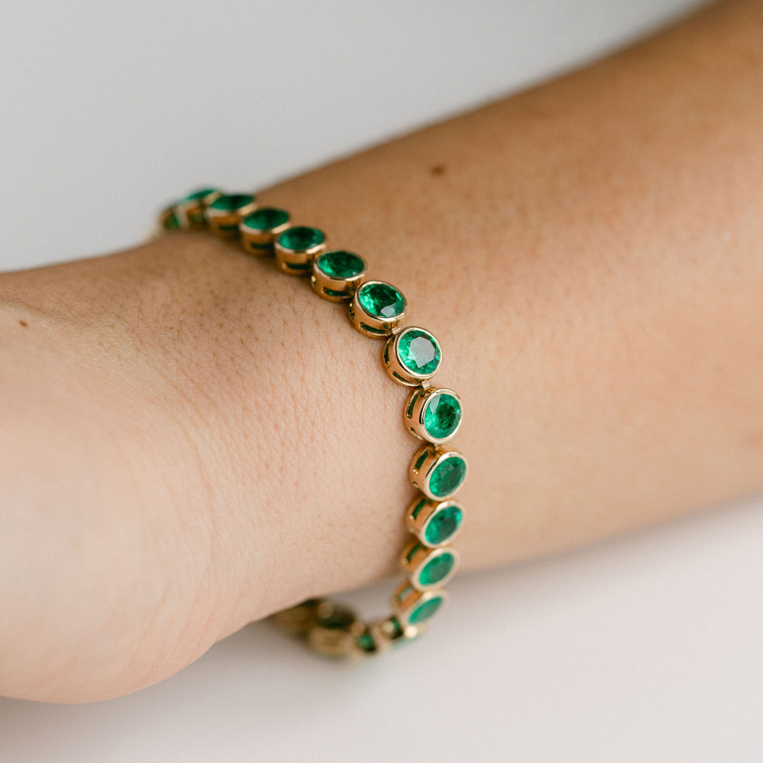 Round Emerald Bezel Tennis Bracelet With Diamonds