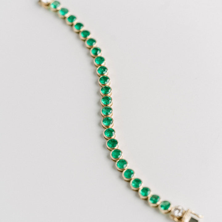 Round Emerald Bezel Tennis Bracelet With Diamonds