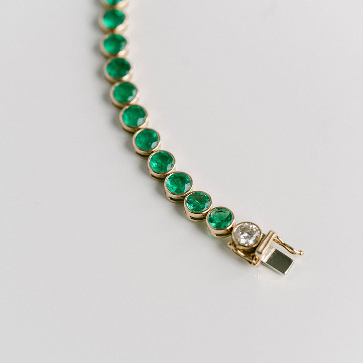 Round Emerald Bezel Tennis Bracelet With Diamonds