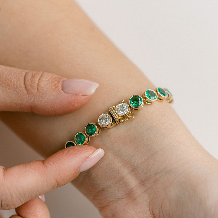 Round Emerald Bezel Tennis Bracelet With Diamonds