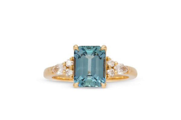 2.84CT. TEAL EMERALD CUT SAPPHIRE RING WITH DIAMOND ACCENTS 14k YELLOW GOLD